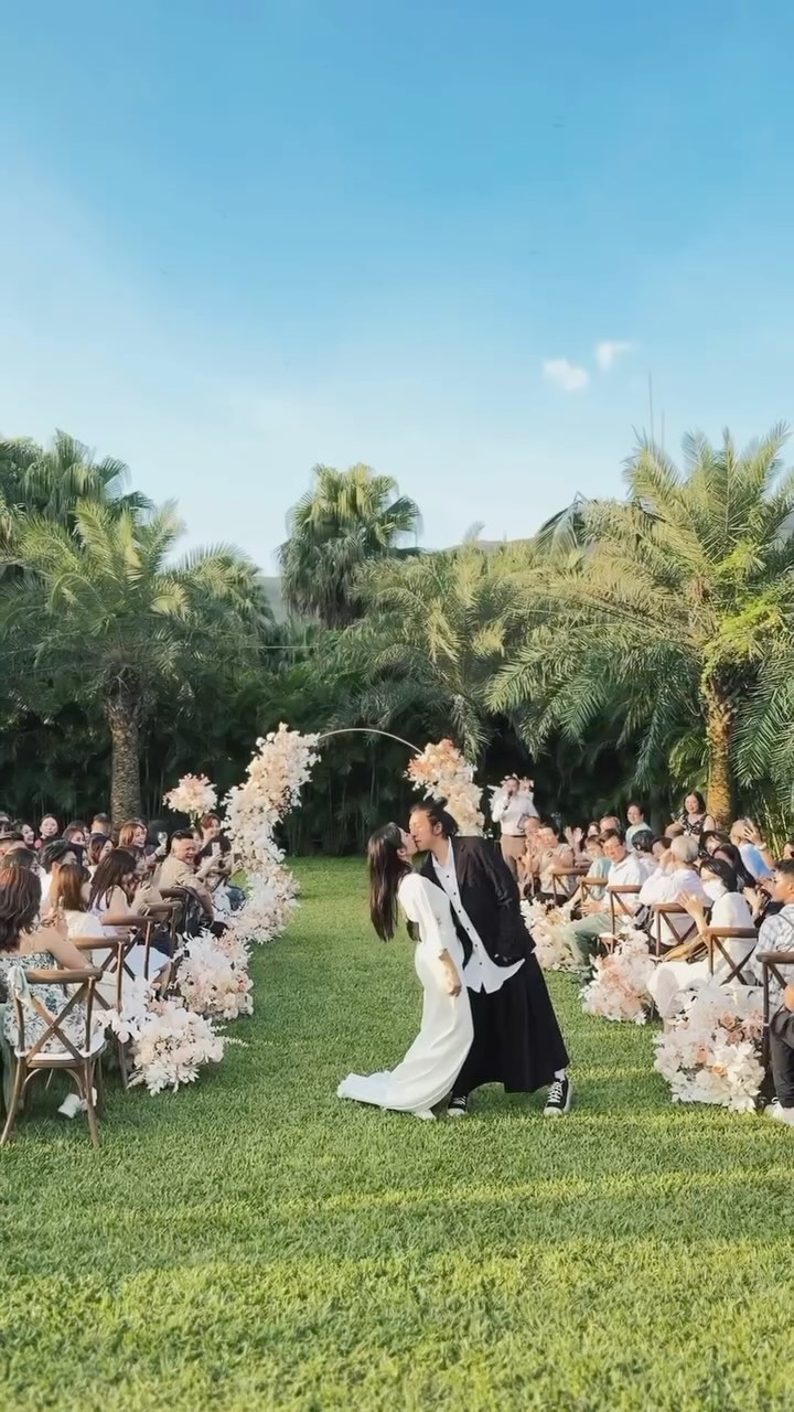 Congratulations to Rachel & Jazz
重溫當天感動真摯時刻
@the.will.moment Venue: greenhousehk351 香港真草戶外婚禮場地