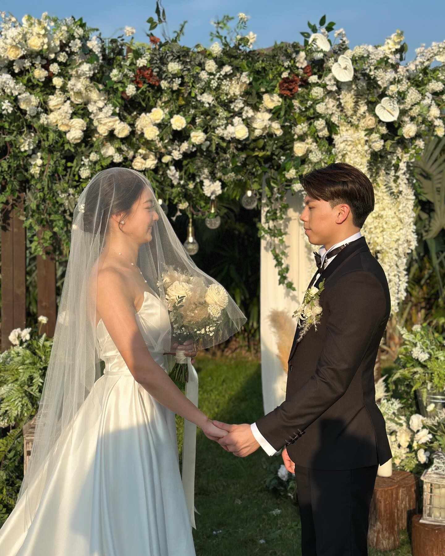 Congratulations Tammy & Tai 靚相TIPS
1. 高清頭紗，原來頭紗都有高清版
2.高清頭紗下的新娘特別美麗動人
3. 如普通板加紗摺 (1)