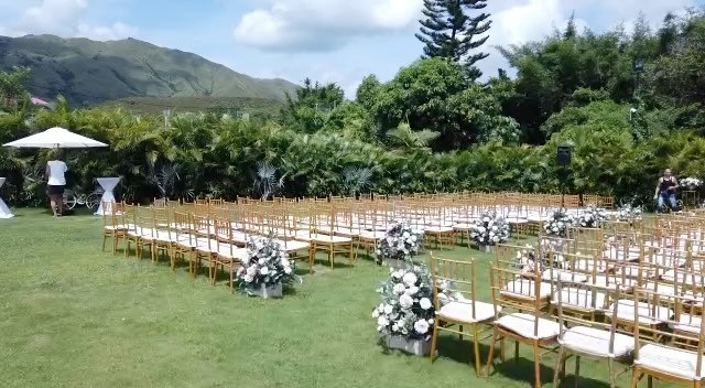 White Barn的草地面積能夠成就不同人數的婚禮
The size of our lawn is huge enough for any number of guests