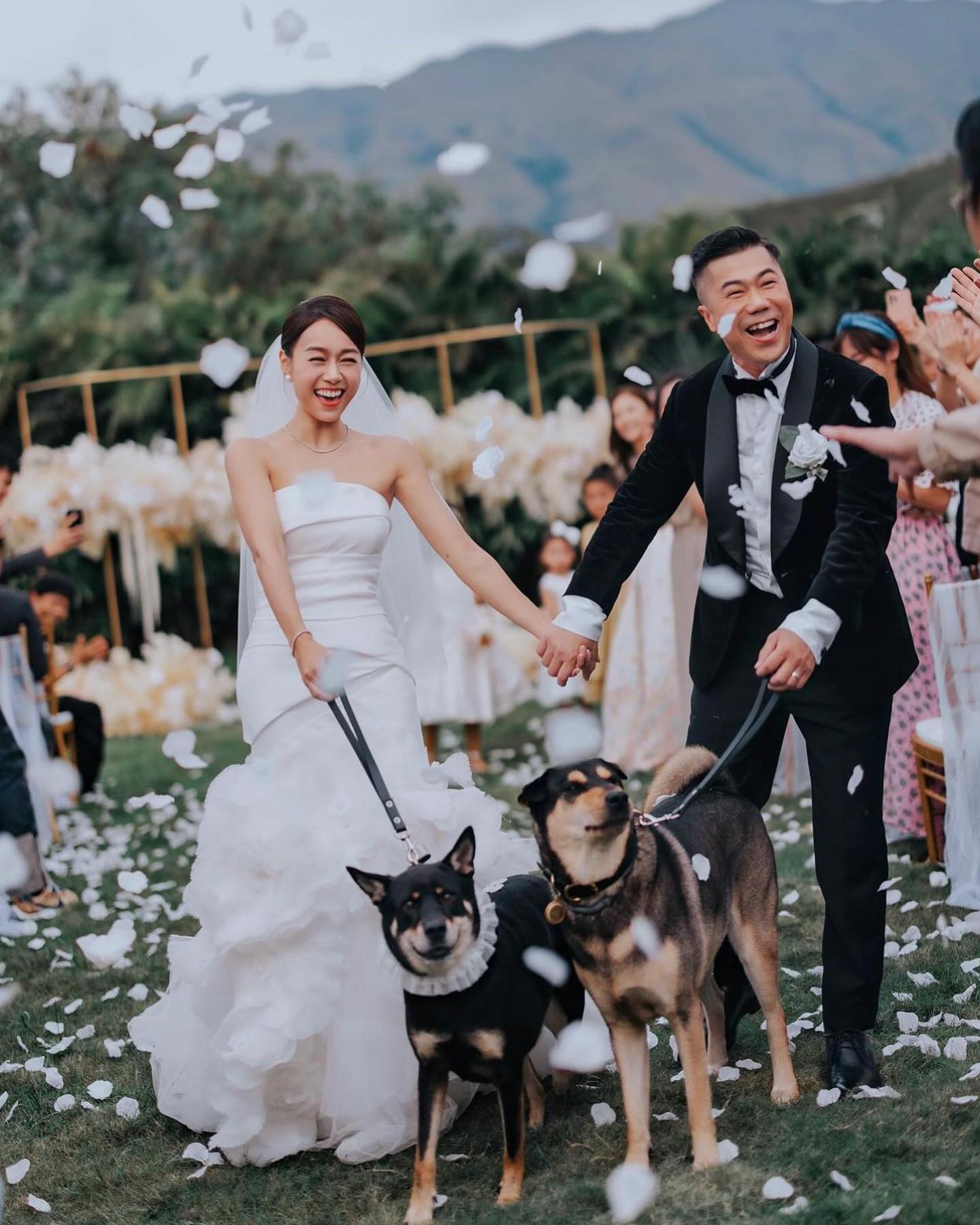 Congratulations to
Jac & Lai Venue @thewhitebarnhk Photography @caka_visual
Deco (1)